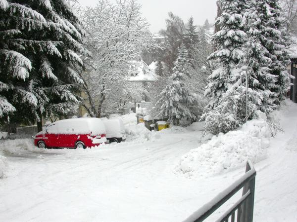 10.02.2006 Verschneiter Parkplatz